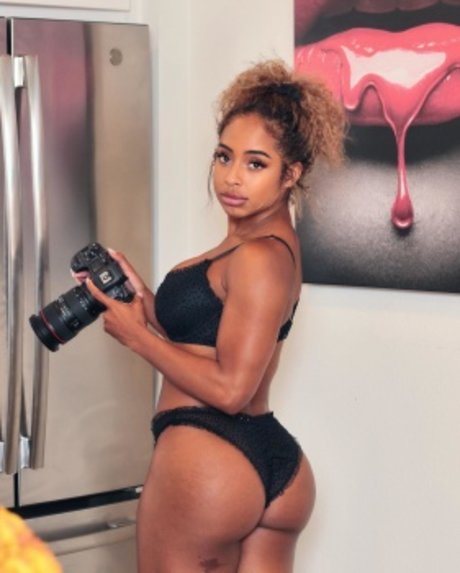 Foto di nudo di fuga di OnlyFans di Qimmah Russo