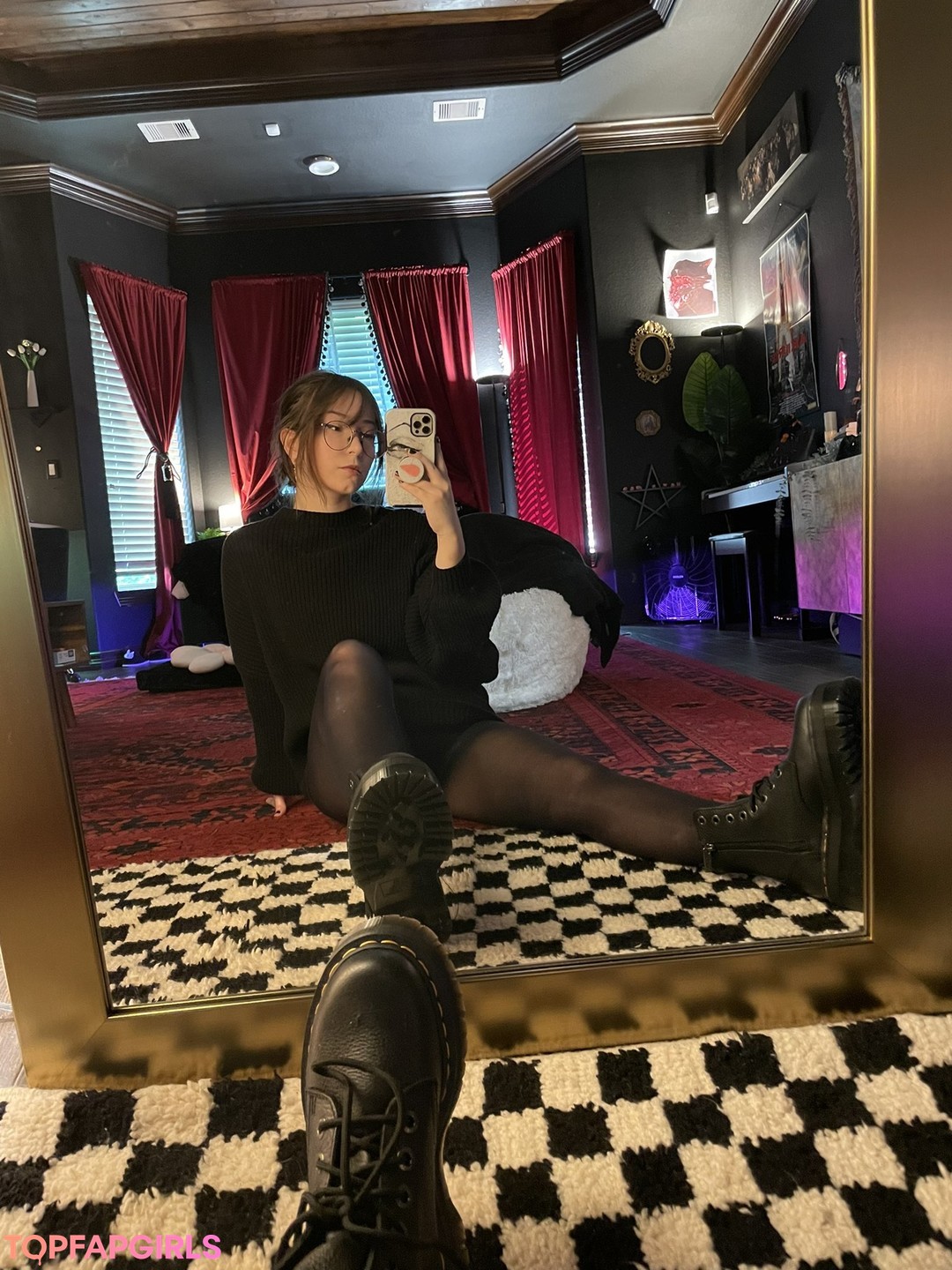 Foto di nudo di fuga di OnlyFans di Big Titty Goth Egg #1012