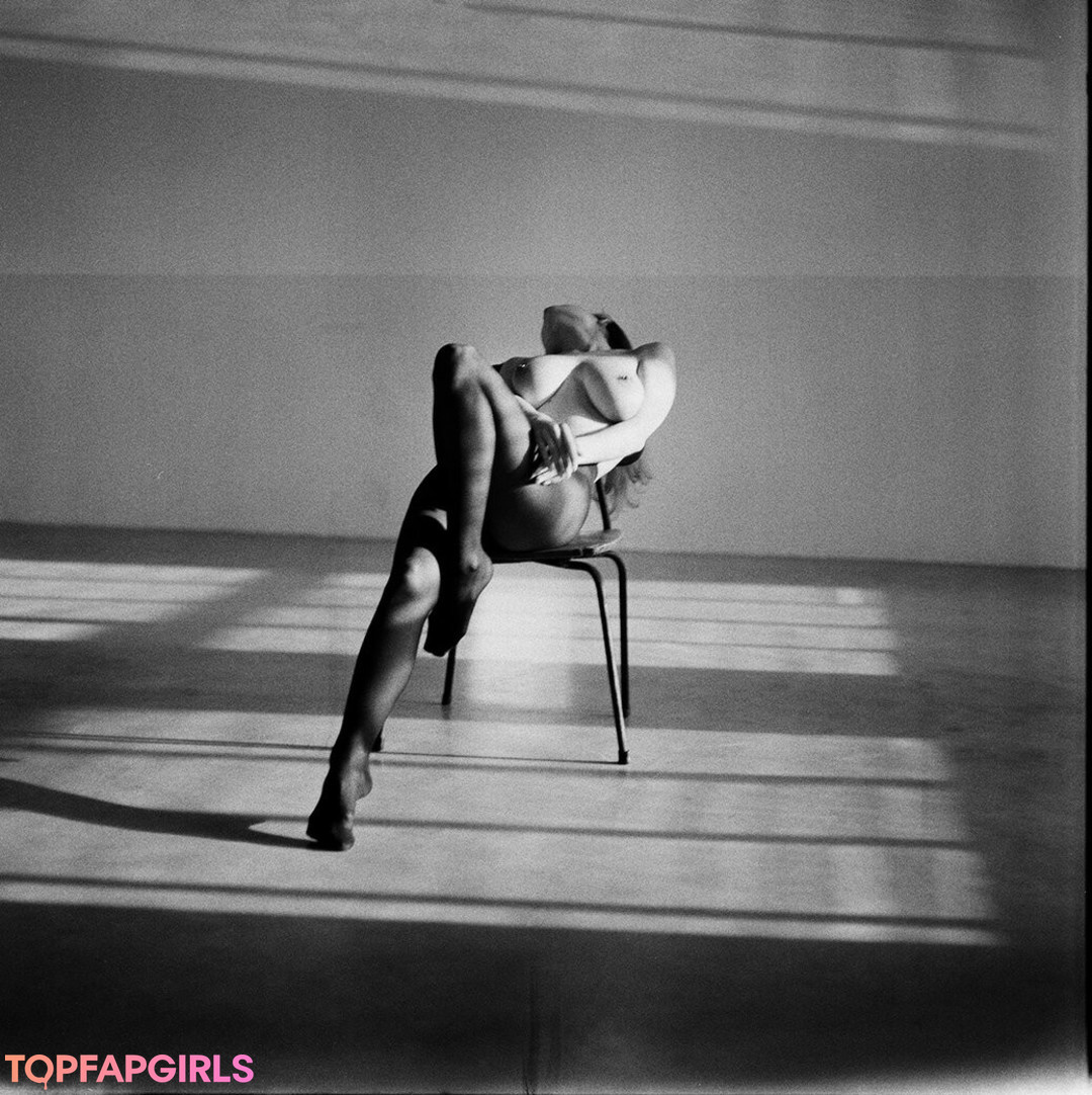 Foto di nudo di fuga di OnlyFans di Mila Amour #2022