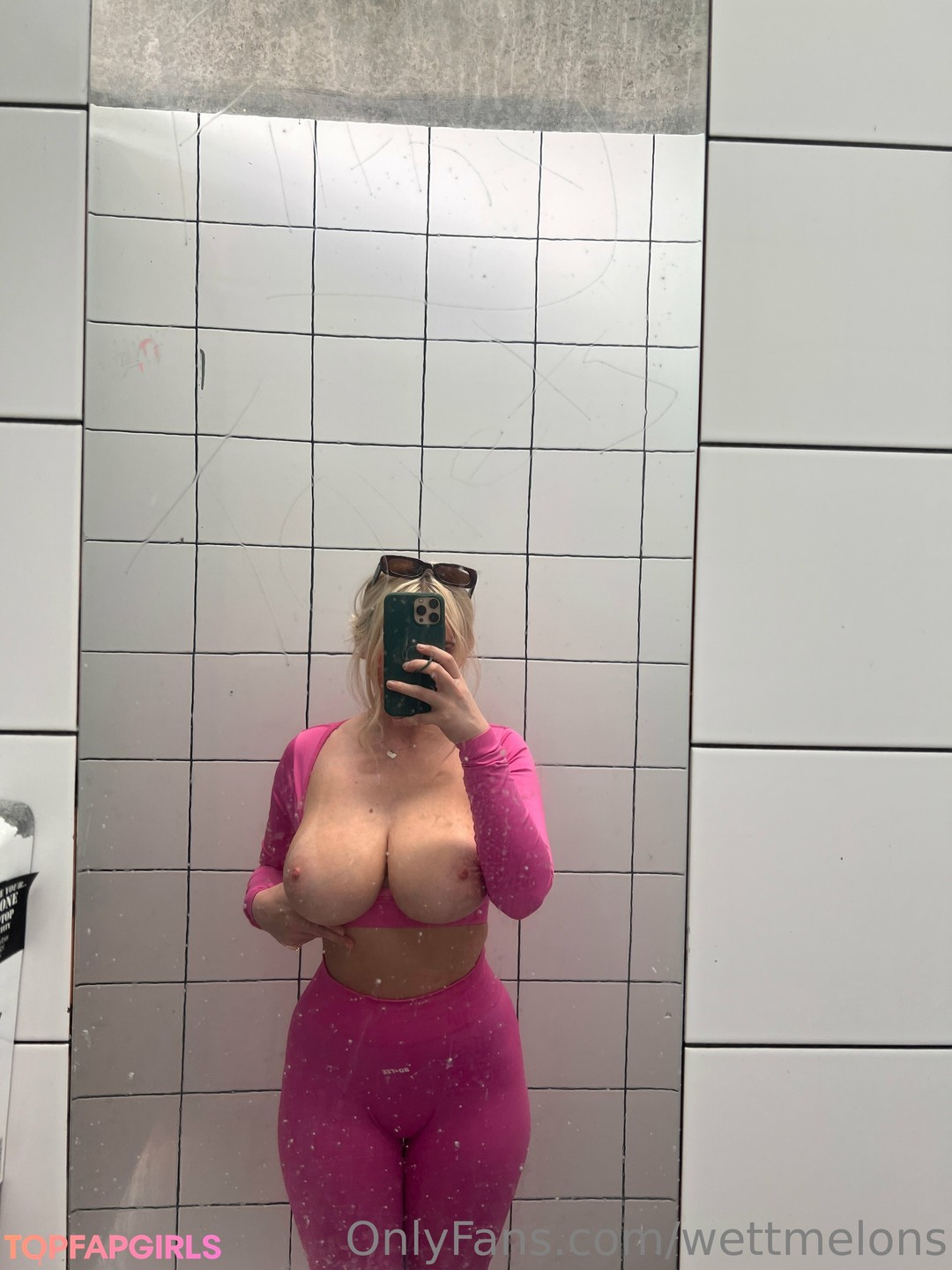 Foto di nudo di fuga di OnlyFans di Wettmelons #2230