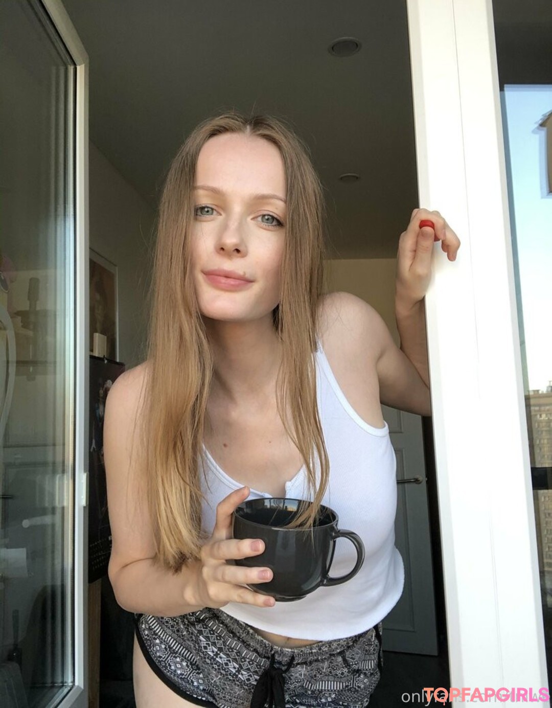 Foto di nudo di fuga di OnlyFans di Tniwe #2328