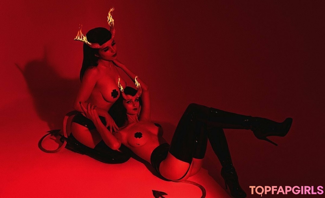 Foto di nudo di fuga di OnlyFans di Tniwe #2403