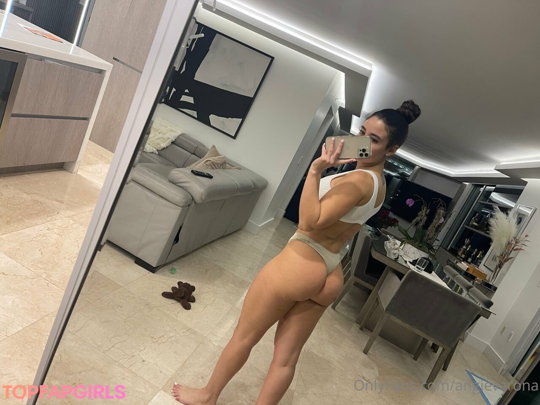 Foto di nudo di fuga di OnlyFans di Angie Varona #355