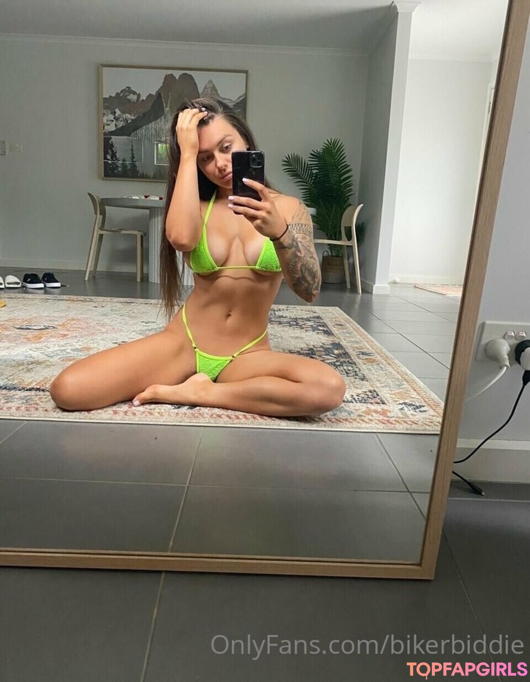 Foto di nudo di fuga di OnlyFans di Biker Biddie #184