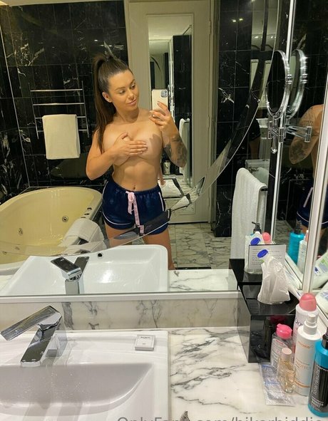 Foto di nudo di fuga di OnlyFans di Biker Biddie