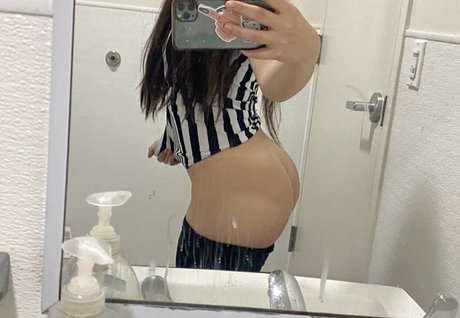 Foto di nudo di fuga di OnlyFans di Eliza Chau