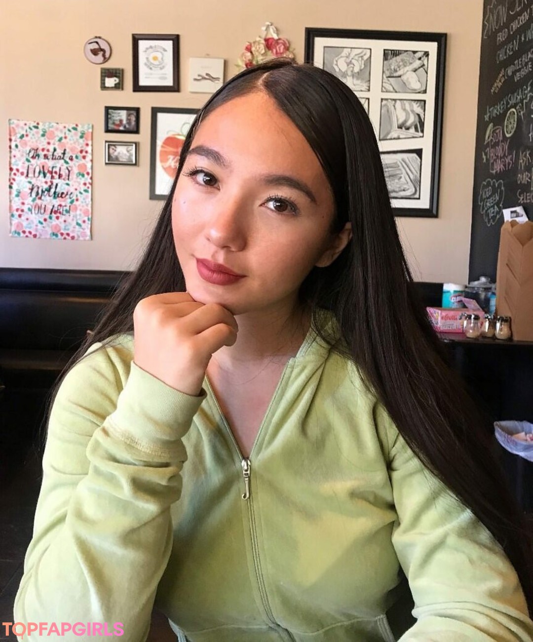 Foto di nudo di fuga di OnlyFans di Eliza Chau #294