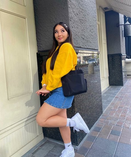 Foto di nudo di fuga di OnlyFans di Eliza Chau