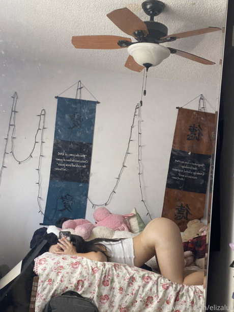 Foto di nudo di fuga di OnlyFans di Eliza Chau