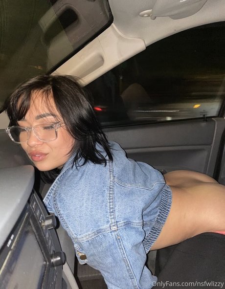 Foto di nudo di fuga di OnlyFans di Lizzy