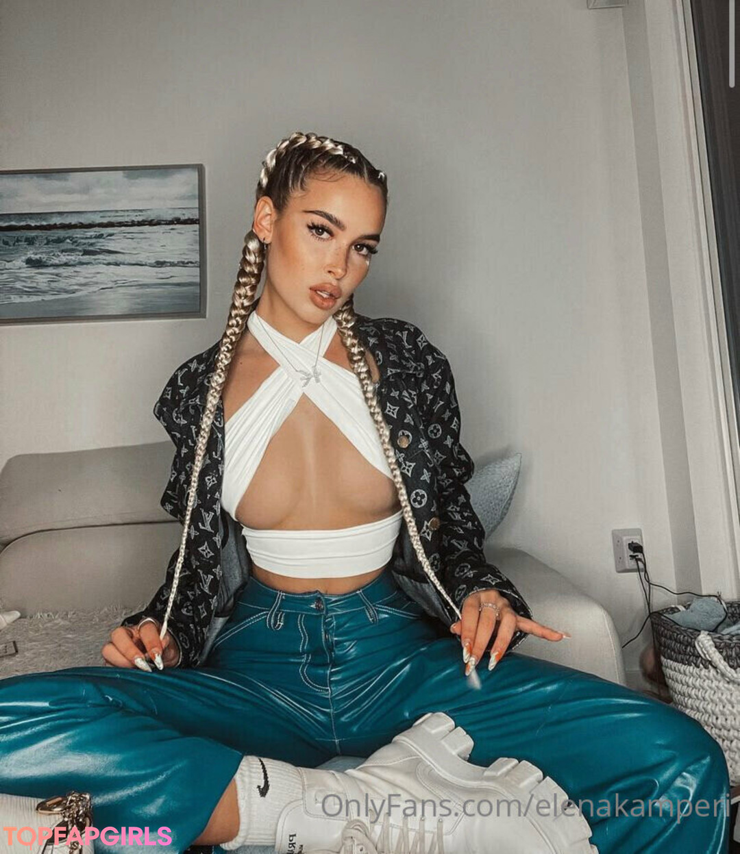 Foto di nudo di fuga di OnlyFans di Elena Kamperi #398