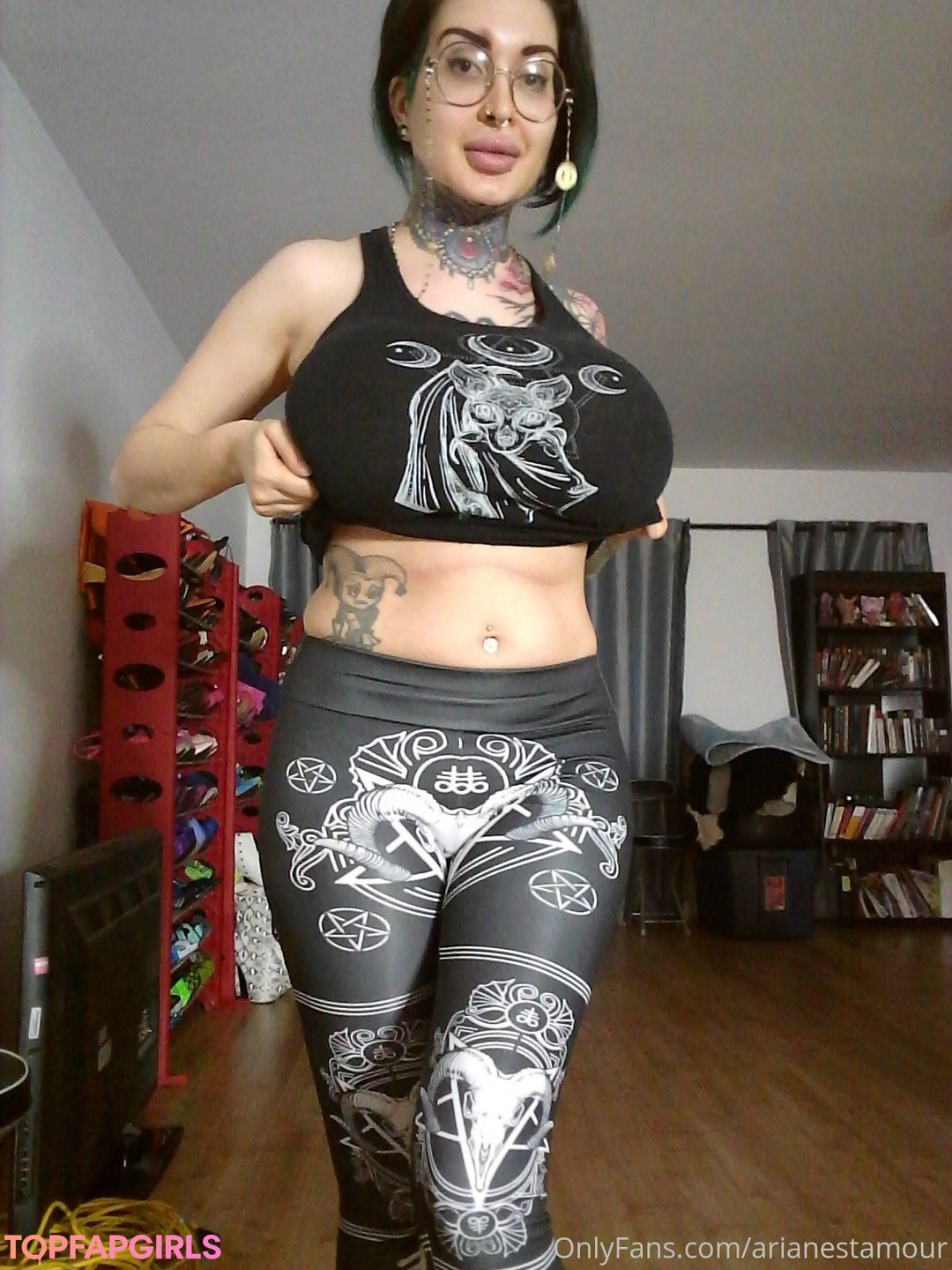 Foto di nudo di fuga di OnlyFans di Ariane Saint Amour #317