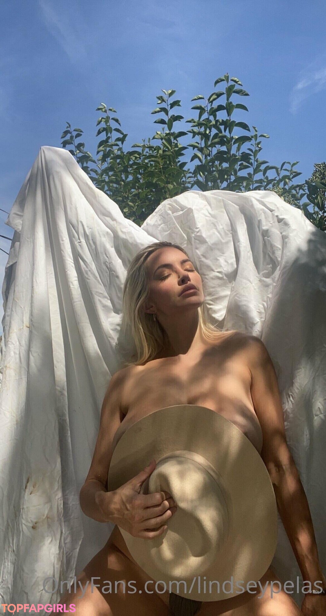 Foto di nudo di fuga di OnlyFans di Lindsey Pelas #264