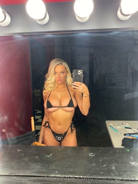 Lindsey Pelas