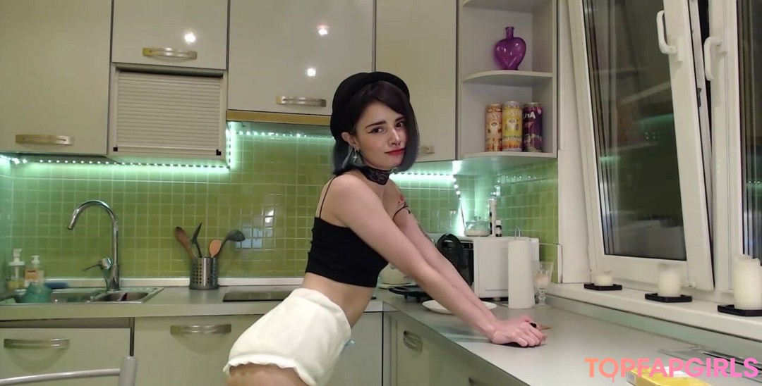 Foto di nudo di fuga di OnlyFans di Loona #1003