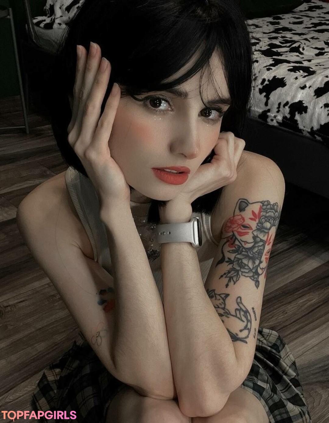 Foto di nudo di fuga di OnlyFans di Loona #1228