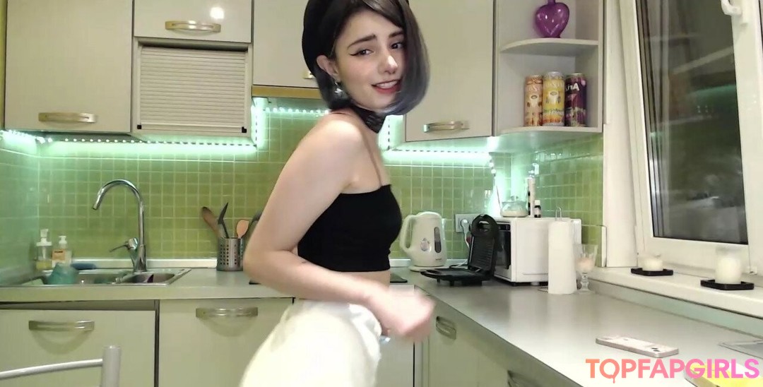 Foto di nudo di fuga di OnlyFans di Loona #914