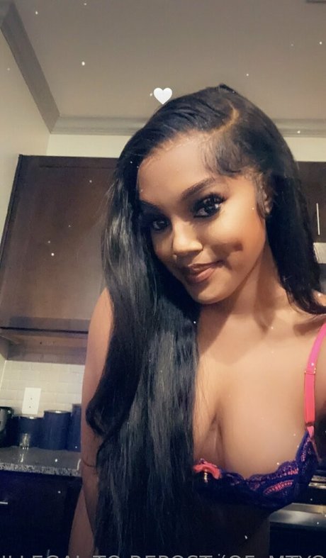 Foto di nudo di fuga di OnlyFans di Lola Teases