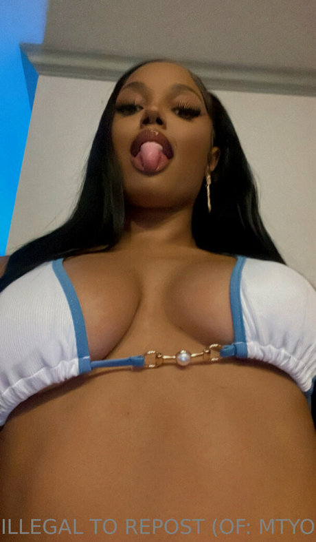 Lola Teases