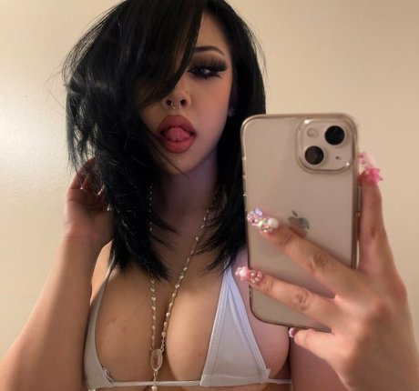 Foto di nudo di fuga di OnlyFans di Okaasan