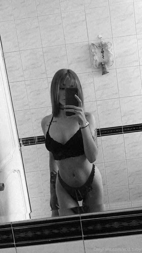 Foto di nudo di fuga di OnlyFans di Xcidbxby