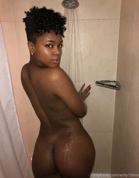 Foto di nudo di fuga di OnlyFans di Enly10me