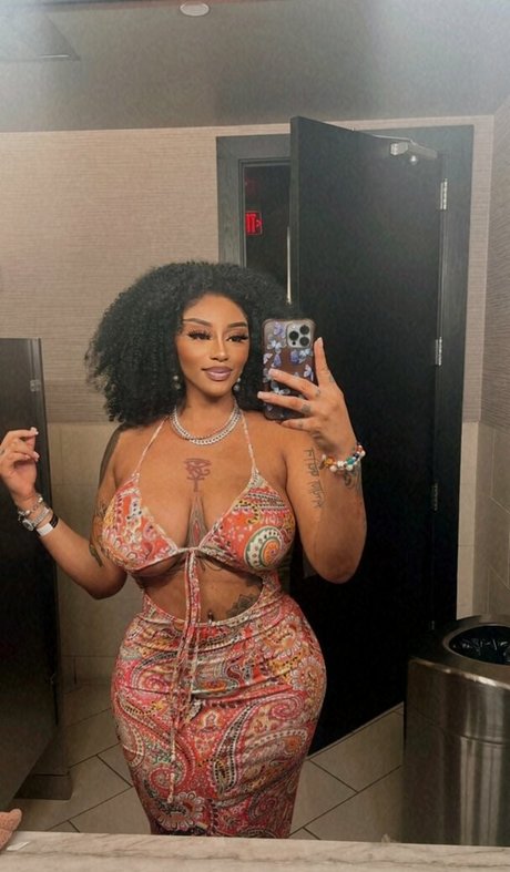 Foto di nudo di fuga di OnlyFans di Nigerianamazon