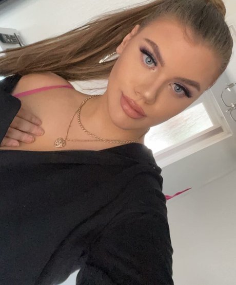 Foto di nudo di fuga di OnlyFans di Molly Georgia Leach