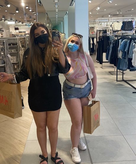 Foto di nudo di fuga di OnlyFans di Molly Georgia Leach