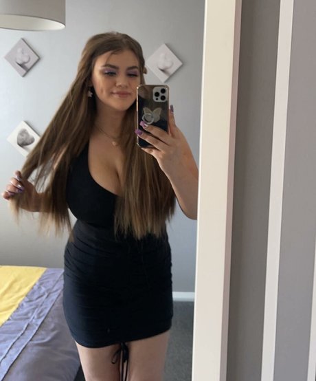 Foto di nudo di fuga di OnlyFans di Molly Georgia Leach