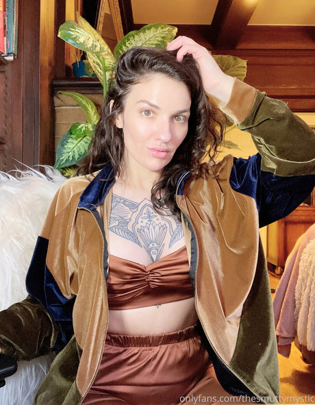 Thesmuttymystic