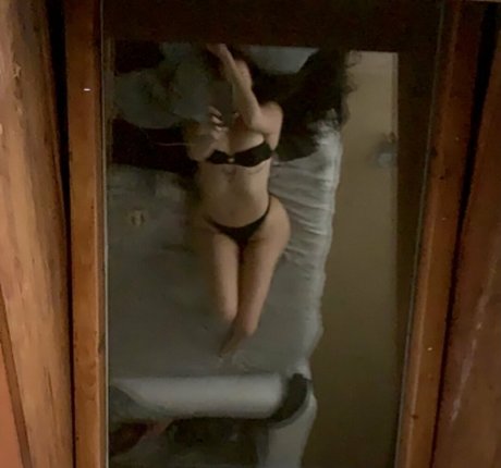 Foto di nudo di fuga di OnlyFans di Saintpussey