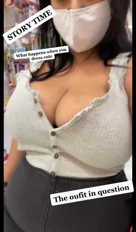 Foto di nudo di fuga di OnlyFans di Charlotte Godoy