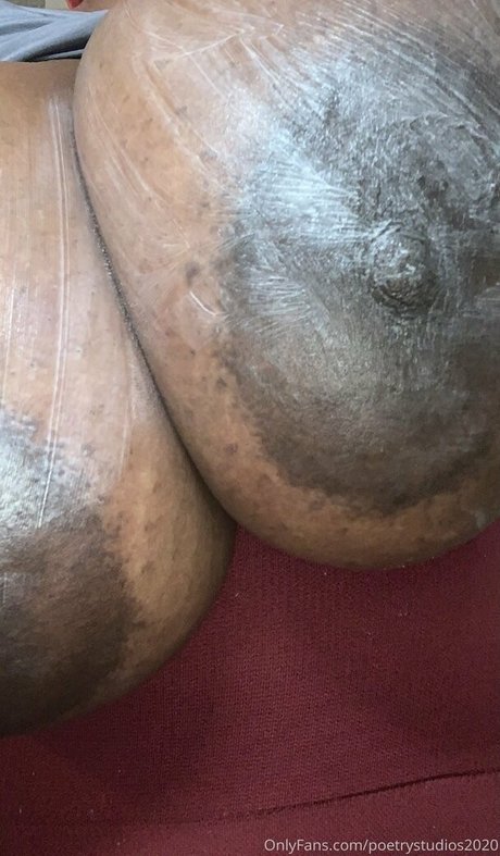 Foto di nudo di fuga di OnlyFans di Poetrystudios2020