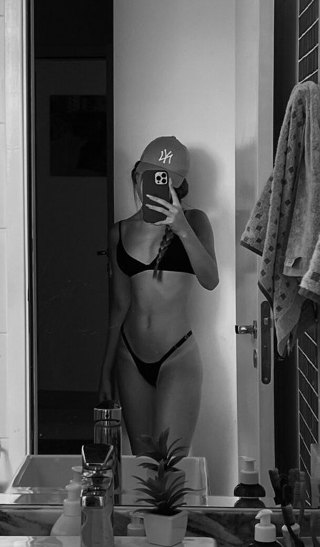 Foto di nudo di fuga di OnlyFans di Lan1nhaaa