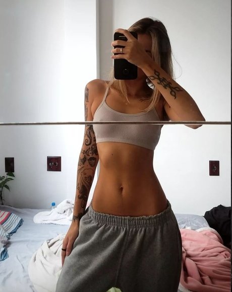 Foto di nudo di fuga di OnlyFans di Munique Brum