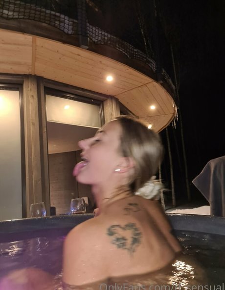 Foto di nudo di fuga di OnlyFans di Dsensual