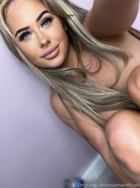 Foto di nudo di fuga di OnlyFans di Rosiemaeofficialx