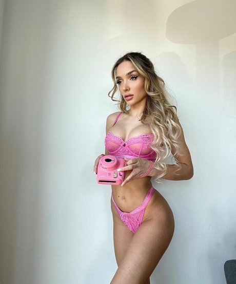 Foto di nudo di fuga di OnlyFans di Abby Vouge