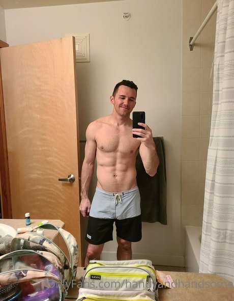 Foto di nudo di fuga di OnlyFans di Handyandhandsome