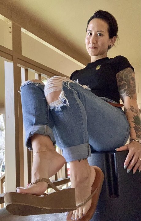 Kimkissesfootgoddess