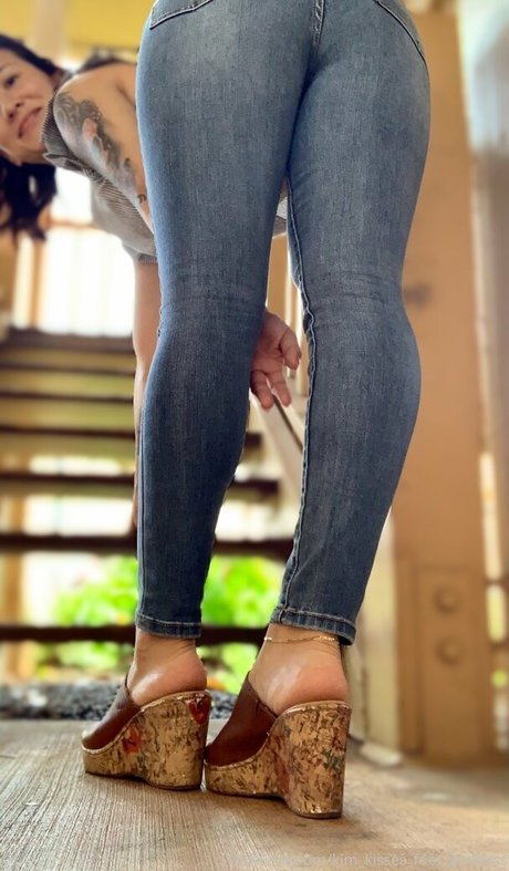 Kimkissesfootgoddess