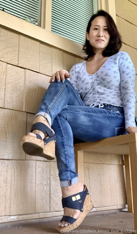 Kimkissesfootgoddess
