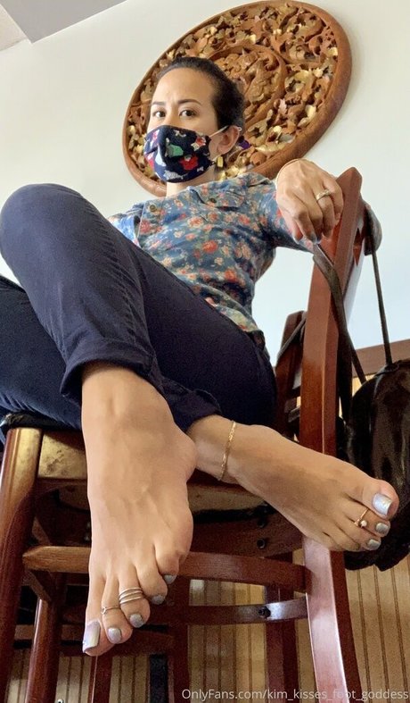 Foto di nudo di fuga di OnlyFans di Kimkissesfootgoddess