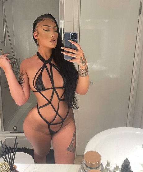 Foto di nudo di fuga di OnlyFans di Realchinxx