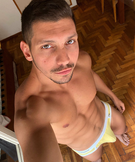 Foto di nudo di fuga di OnlyFans di Emilianoterra