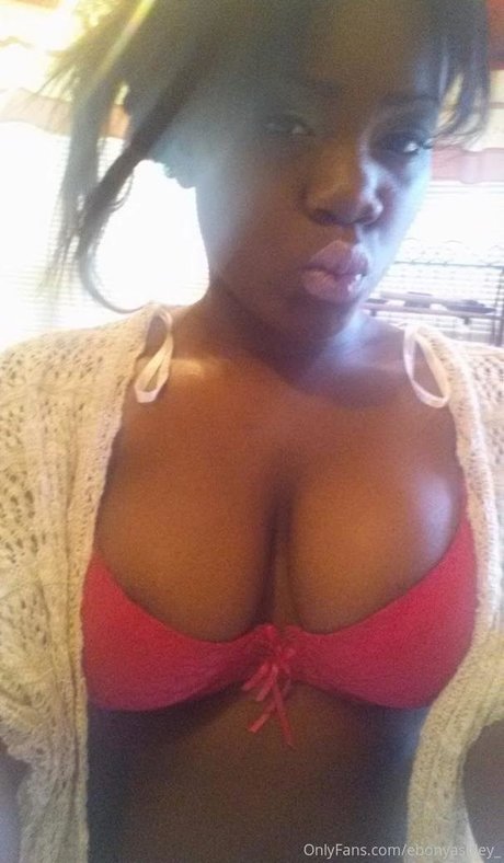 Foto di nudo di fuga di OnlyFans di Ebonyashley