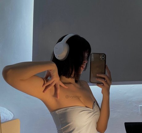 Foto di nudo di fuga di OnlyFans di Ivyyvon