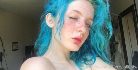 Foto di nudo di fuga di OnlyFans di Cherrylollisfw