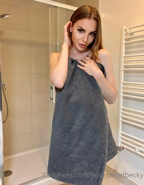 Foto di nudo di fuga di OnlyFans di Yoursweetbecky